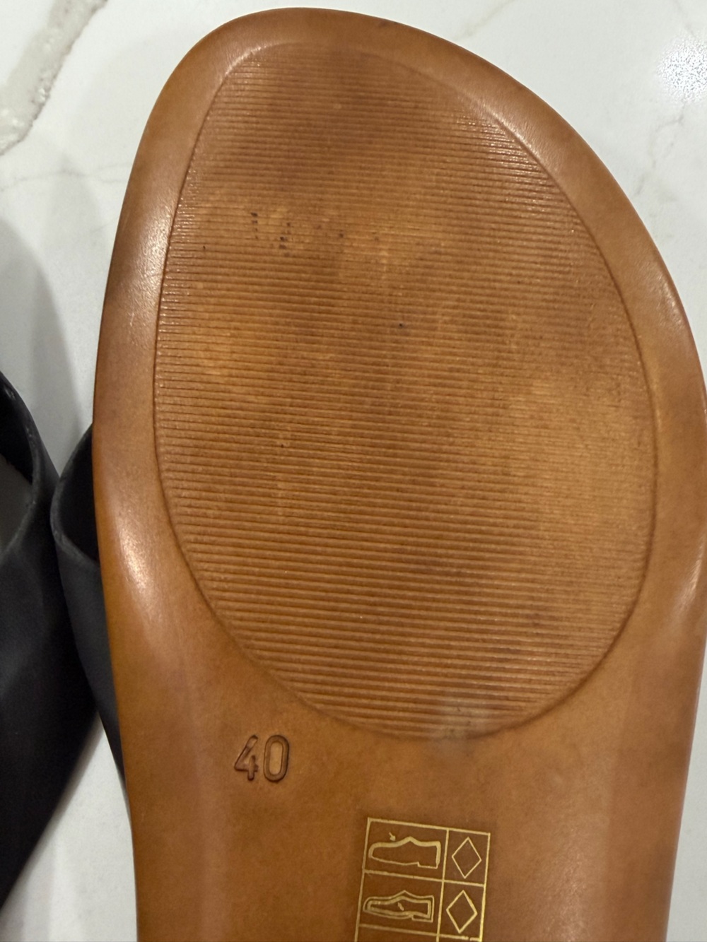 Sondra Roberts New York Black Leather Cross-Strap Platform Thong Sandals Size 40 - Picture 8 of 10
